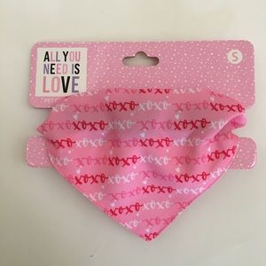 NEW (S) Dog Bandana Valentines X’s and O’s Hugs and Kisses All You Need is Love